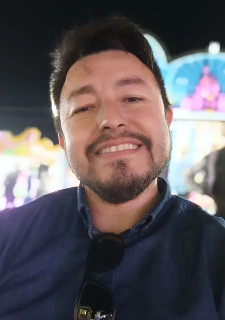 Soy Rafael Morales, 42 años de Sevilla, busco conocer gente para chatear