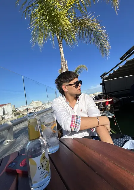 Roger de Almería, busco en el sitio relación abierta