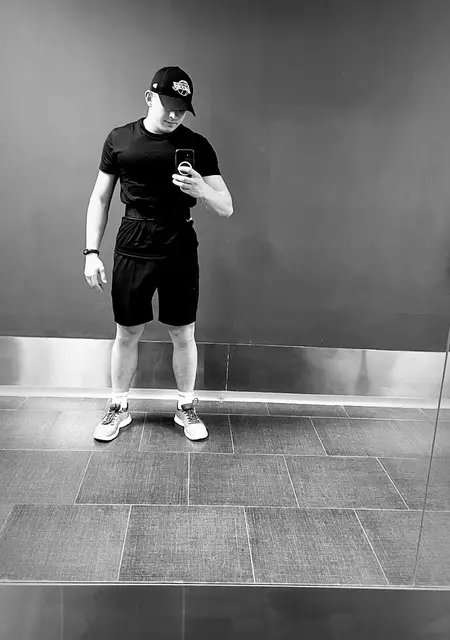 Taras из Брно, мне 20, познакомлюсь для вирта