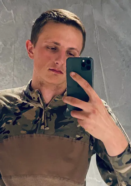 Я Толя, 24, из Шостки, ищу знакомство для приятного времяпровождения