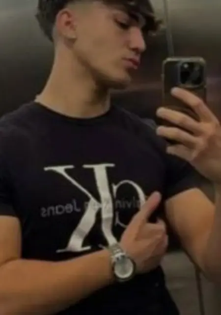 Soy Daniel, 25 años, conociéndome para lío de una noche en Córdoba