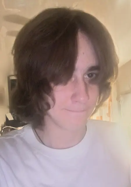 Я Артём, 18, из Берлина, ищу знакомства без обязательств