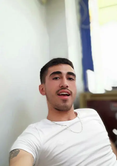 Emre из Чанаккале, мне 27, познакомлюсь для вирта