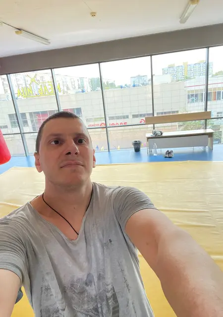 Я Дмитрий, 35, знакомлюсь для общения в Днепре