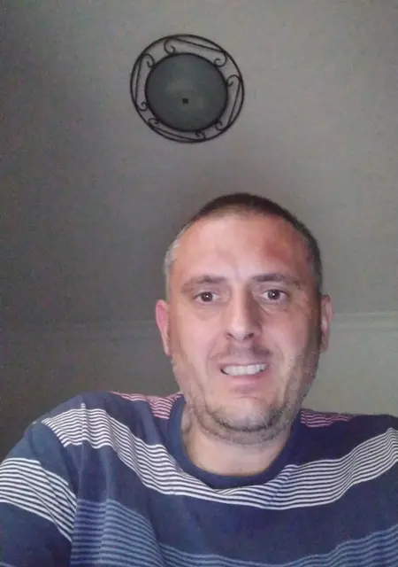 Soy Juan, 41 años de Madrid, busco conocer gente para relación abierta