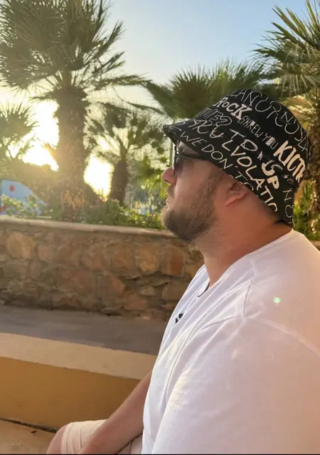 Я Дмитрий, 32, из Донецка, ищу знакомства без обязательств