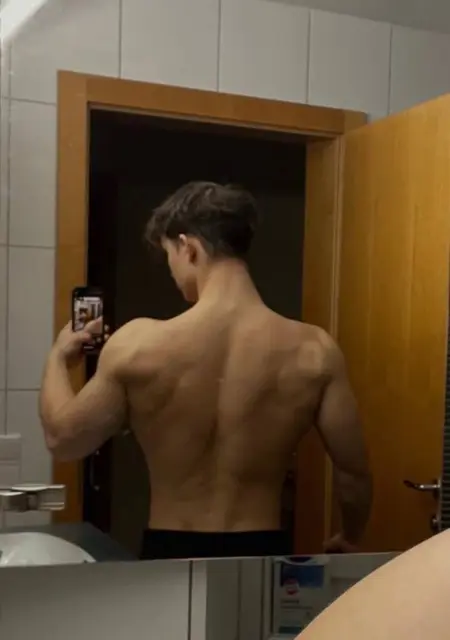 Я Саша, 19, знакомлюсь без обязательств в Ивано-Франковске