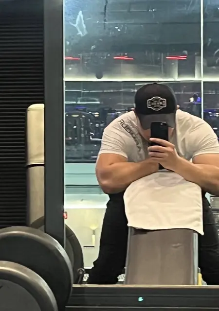 Alex из Франкфурта-на-майне, мне 26, познакомлюсь для вирта