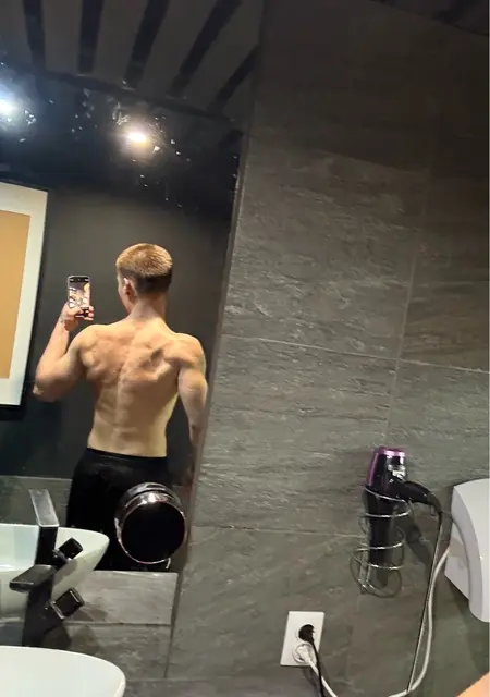 Tima из Парижа, мне 19, познакомлюсь без обязательств