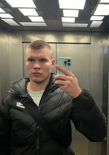 Я Діма, 22 років, знайомлюсь без зобов'язань у Луцьку