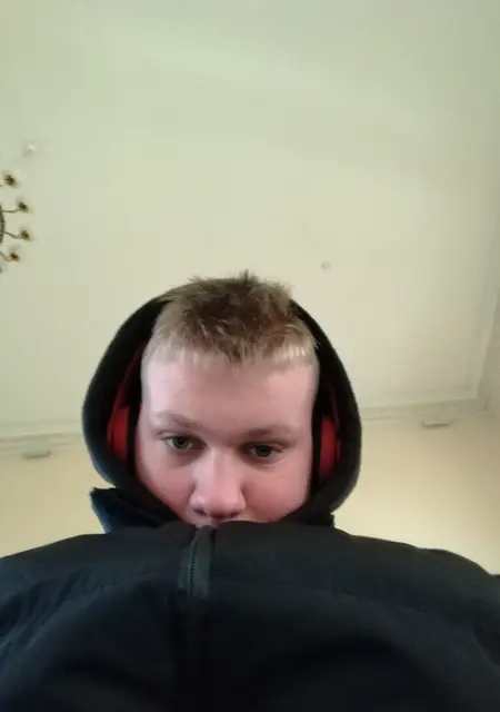 Я Егор, 19, из Барань, ищу знакомства на одну ночь