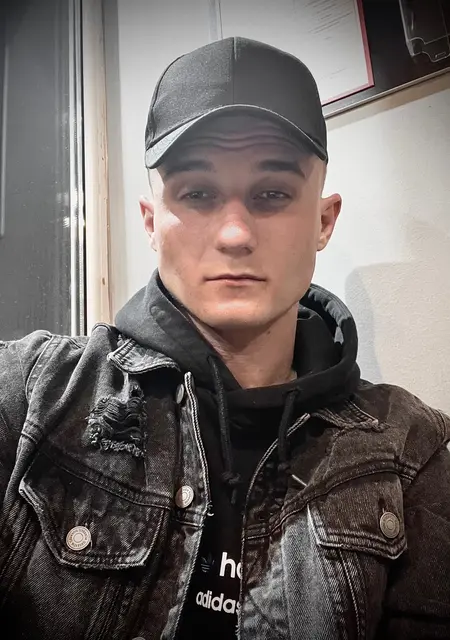 Сеня з Бердянська, мені 23 років, познайомлюсь для спілкування