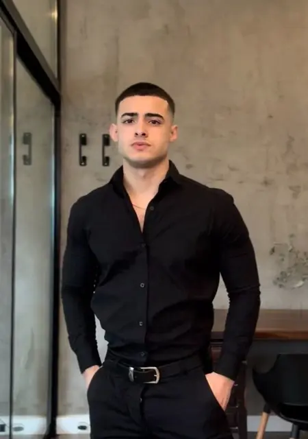 Я Влад, 23, из Самбора, ищу знакомства на одну ночь