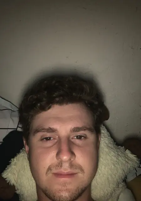 Я Денис, 25 років, знайомлюсь без зобов'язань у Ужгород