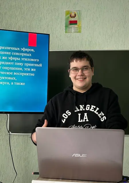 Я Артем, 21, знакомлюсь для вирта в Гомеле