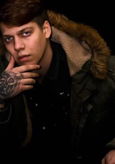 Oleg з Харкова, шукаю на сайті спілкування