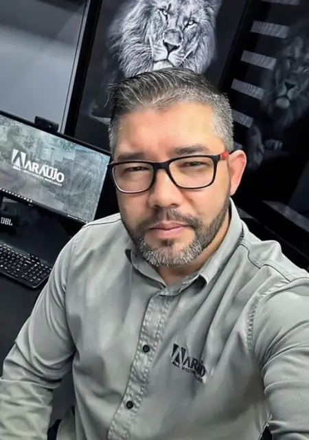 Я Максим, 21, из Логойска, ищу знакомства на одну ночь