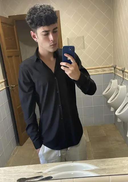 Soy Marcos, 21 años, conociéndome para lío de una noche en Quintanar de la Orden