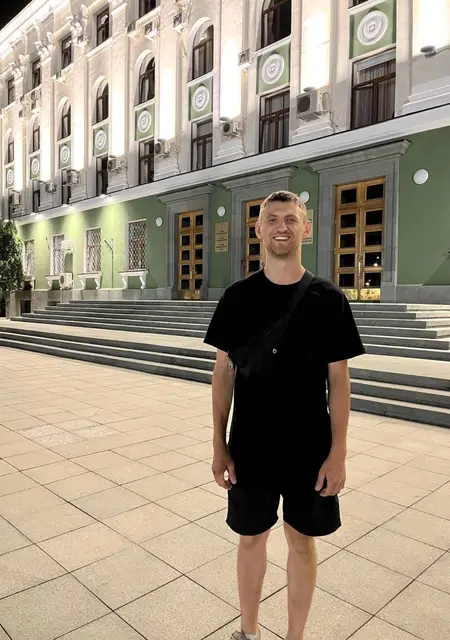 Я Ваня, 28, знакомлюсь на одну ночь в Луганске