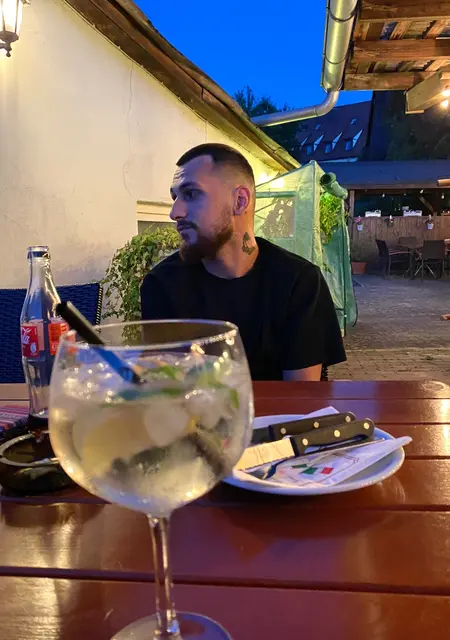 Apostol из Ноймаркт, ищу на сайте знакомства на одну ночь