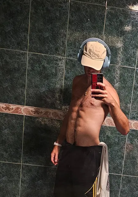 Ricardo de Madrid, tengo 20 años, listo para conocer para lío de una noche