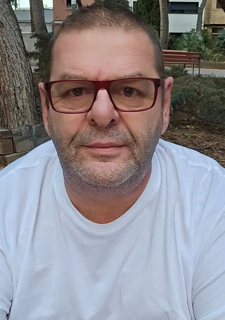 Soy Belce, 56 años de Valencia, busco conocer gente para relación sin ataduras