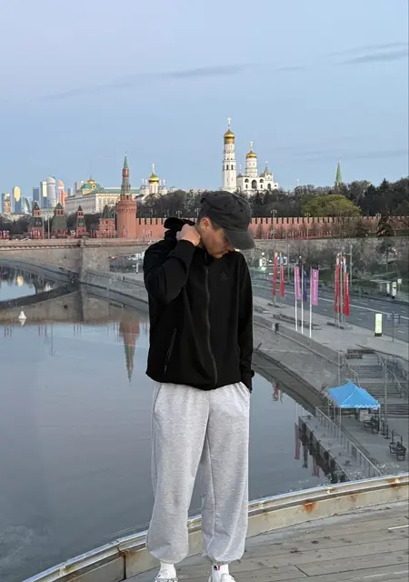 Dmitriy из Парижа, мне 24, познакомлюсь на одну ночь