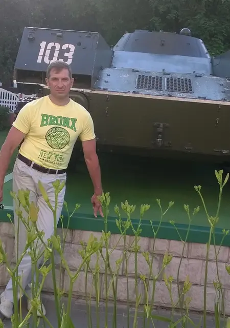 Я Слава, 55, из Речицы, ищу знакомство для приятного времяпровождения