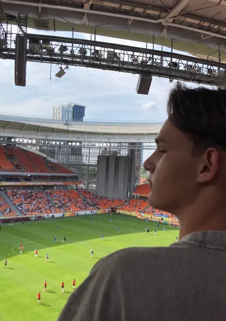 Soy Sasha, 19 años de Madrid, busco conocer gente para hacer nuevos amigos