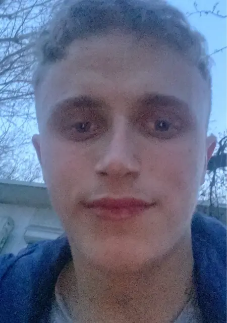 Володмир из Лисичанска, мне 20, познакомлюсь для постоянных отношений