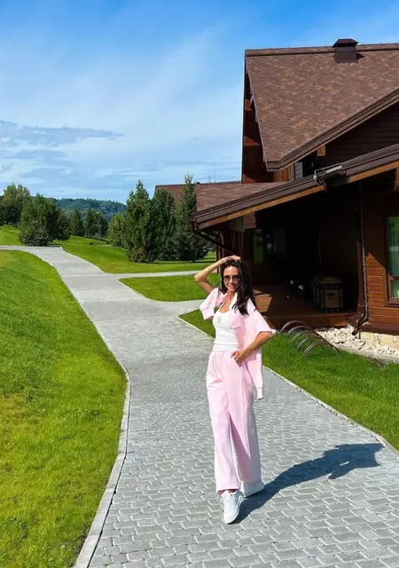 Mia из Парижа, ищу на сайте знакомства на одну ночь