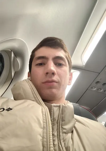 Я Эмом, 20, из Борисова, ищу знакомство для вирта