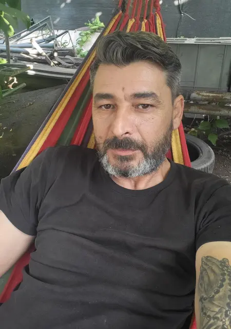 Roberto из Бухареста, мне 49, познакомлюсь для вирта