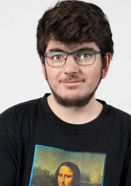 Soy Roger, 20 años de Sant Feliu de Guíxols, busco conocer gente para chatear