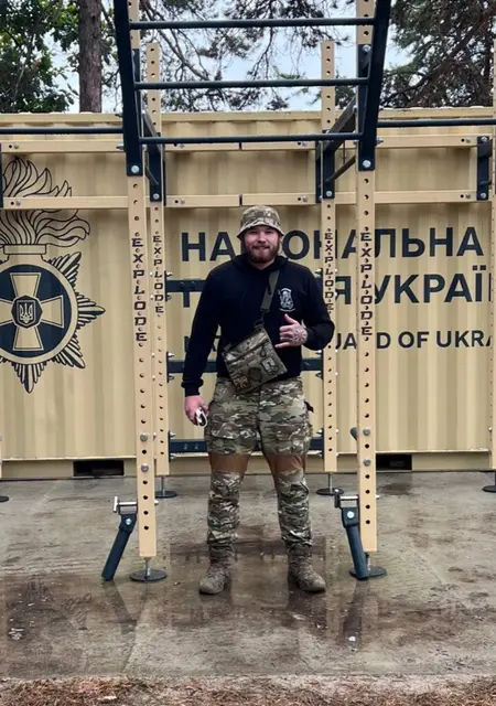 Я Виталик, 20, из Сум, ищу знакомства на одну ночь