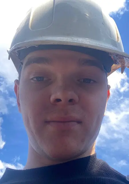 Я Олег, 19, из Полтавы, ищу знакомства на одну ночь