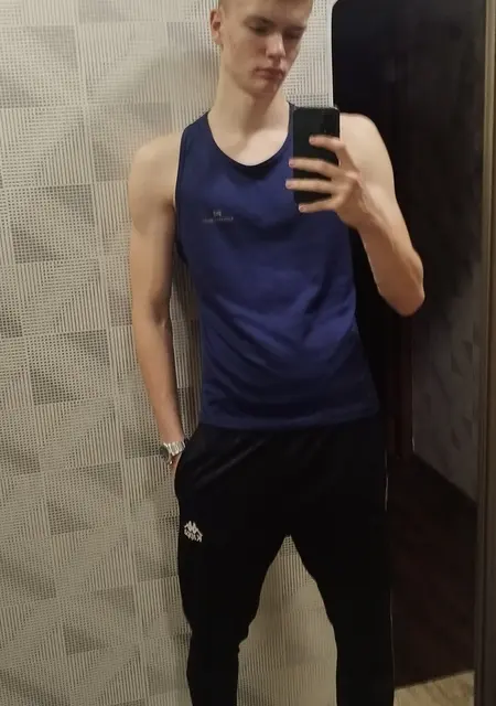 Игнат из Гродно, мне 19, познакомлюсь на одну ночь