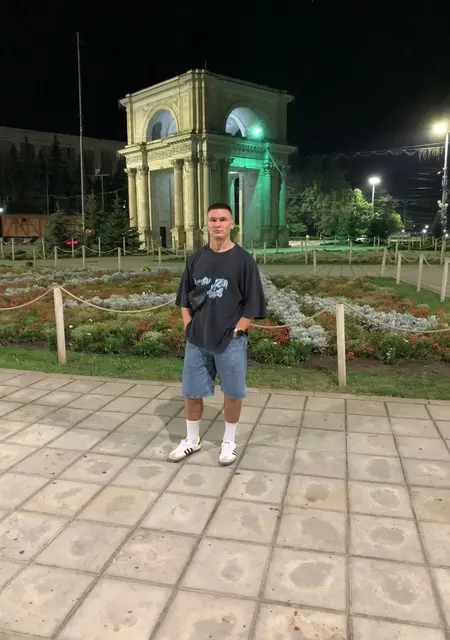 Cristian de Valencia, busco en el sitio conversación virtual