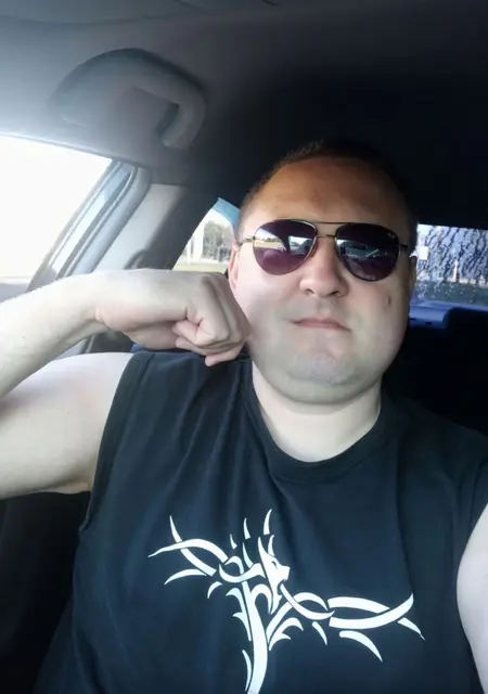 Олег из Харькова, мне 46, познакомлюсь на одну ночь