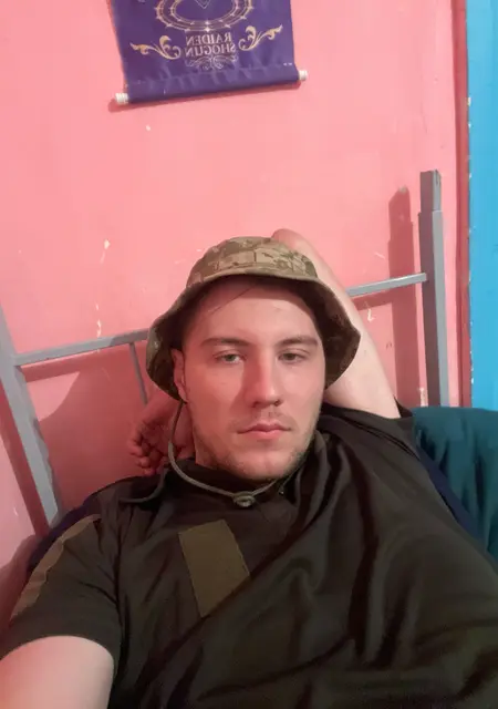 Я Артур, 23, знакомлюсь без обязательств в Ровно