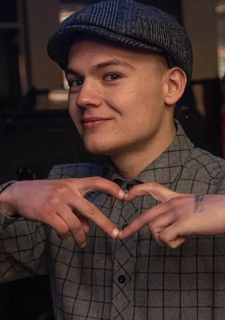 Я Егор, 20, из Макеевки, ищу знакомство для приятного времяпровождения