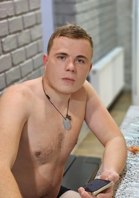 Я Николай, 28 років, знайомлюсь на одну ніч у Мелітополі