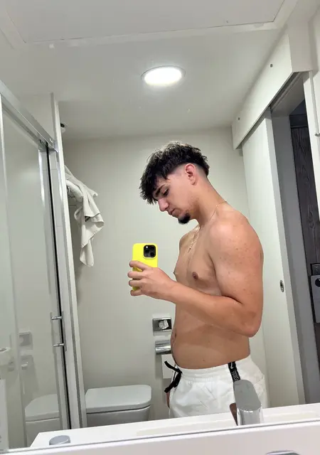 Soy Hector, 25 años de Guadalajara, busco conocer gente para lío de una noche