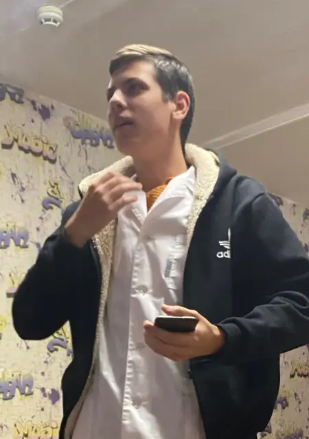 Я Дима, 19, из Гомеля, ищу знакомства без обязательств