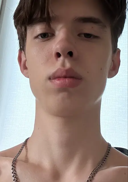 Лабуба из Киева, мне 19, познакомлюсь на одну ночь