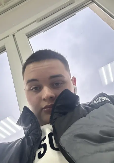 Я Назар, 18, знакомлюсь без обязательств в Львове