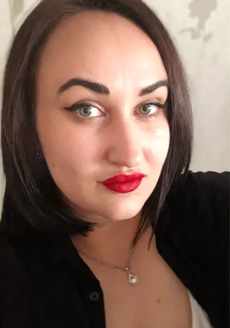 Даря из Днепра, ищу на сайте постоянные отношения