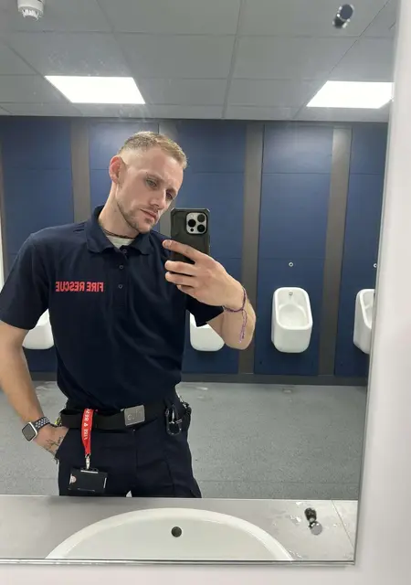 Я Ben, 30, из Саттон, ищу знакомства без обязательств