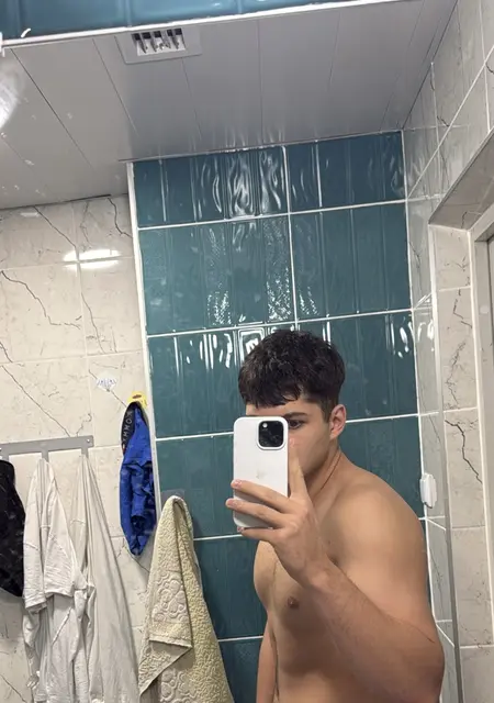 Я Тимур, 19, из Гомеля, ищу знакомства на одну ночь