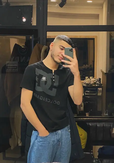 Илья из Франкфурта-на-майне, мне 18, познакомлюсь на одну ночь